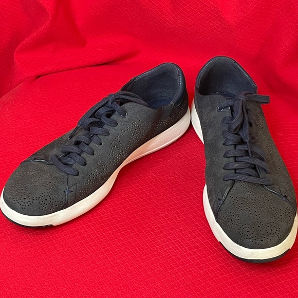 👟 Cole Haan Women’s Navy Blue Perforated Comfy Sneakers. Leather upper. 👟 - Picture 7 of 12